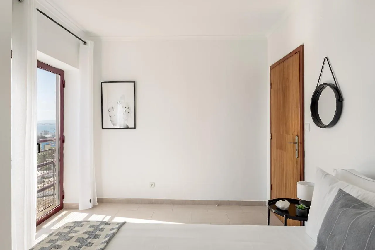 Joivy Sunny Apartment In Marvila Lisboa 0*,  Portugália